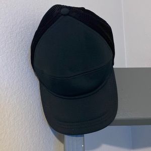 Lululemon gently worn black hat